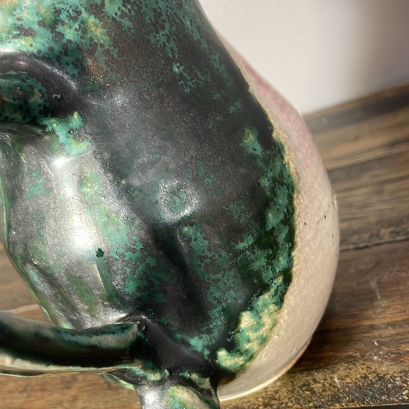 Adorable pottery price. Handmade. Gorgeous greens and pinks with a gold vein - Picture 9 of 17